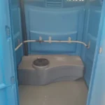 bano-portatil-discapacitados-interior-barra-apoyo