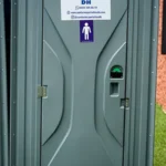 bano-portatil-estandar-puerta-senalizacion